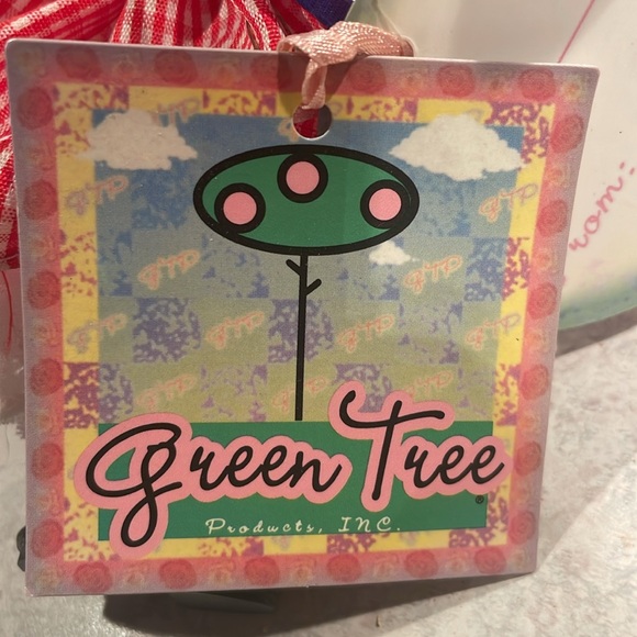 Green Tree Red Riding Hood - Picture 7 of 8